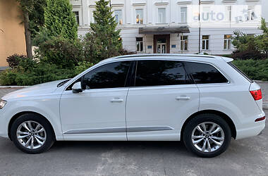 Позашляховик / Кросовер Audi Q7 2017 в 