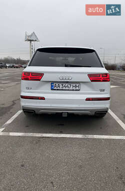 Внедорожник / Кроссовер Audi Q7 2017 в 