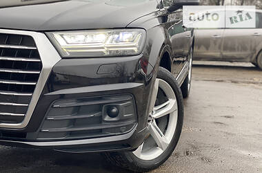 Внедорожник / Кроссовер Audi Q7 2016 в 