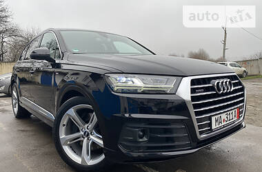 Внедорожник / Кроссовер Audi Q7 2016 в 