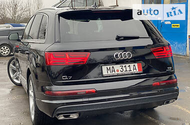 Внедорожник / Кроссовер Audi Q7 2016 в 