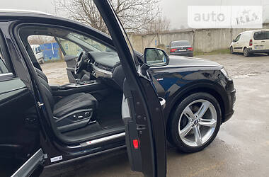 Внедорожник / Кроссовер Audi Q7 2016 в 