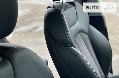 Внедорожник / Кроссовер Audi Q7 2016 в 
