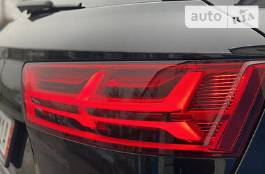 Внедорожник / Кроссовер Audi Q7 2016 в 