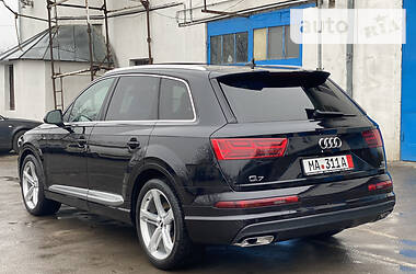 Внедорожник / Кроссовер Audi Q7 2016 в 