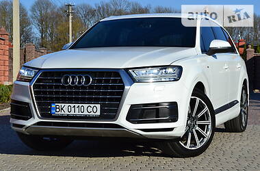 Позашляховик / Кросовер Audi Q7 2015 в Рівному