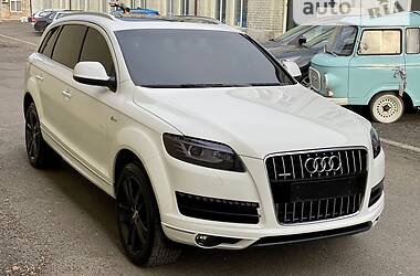 Позашляховик / Кросовер Audi Q7 2013 в 