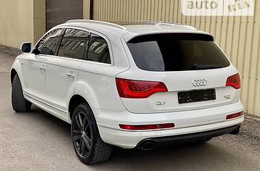 Позашляховик / Кросовер Audi Q7 2013 в 