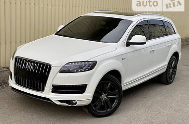 Позашляховик / Кросовер Audi Q7 2013 в 
