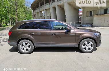 Внедорожник / Кроссовер Audi Q7 2015 в 
