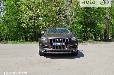 Внедорожник / Кроссовер Audi Q7 2015 в 
