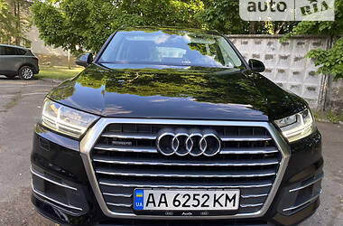 Позашляховик / Кросовер Audi Q7 2016 в Києві