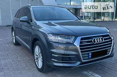Внедорожник / Кроссовер Audi Q7 2018 в 