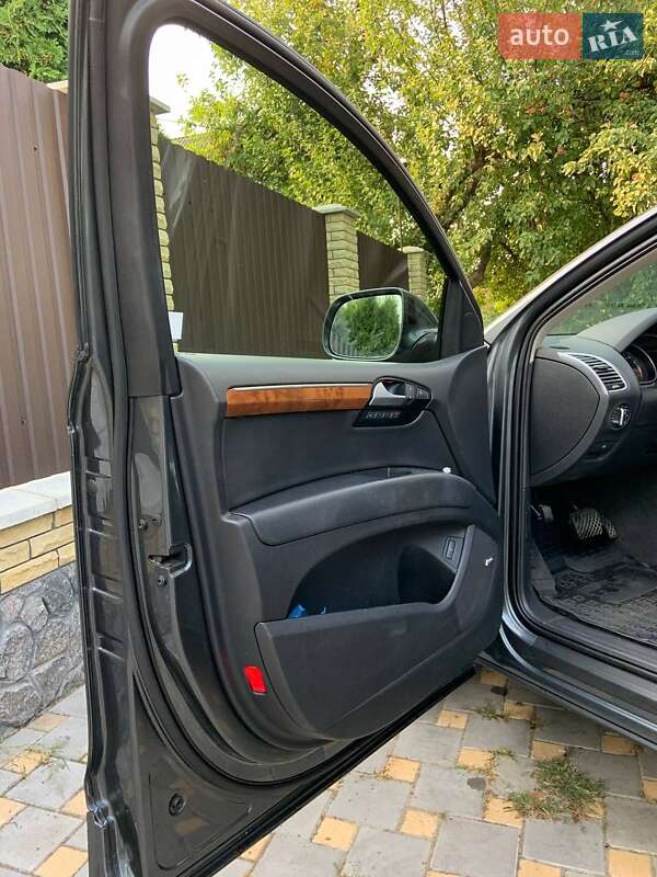 Позашляховик / Кросовер Audi Q7 2015 в Гайсину