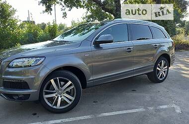 Позашляховик / Кросовер Audi Q7 2013 в Полтаві