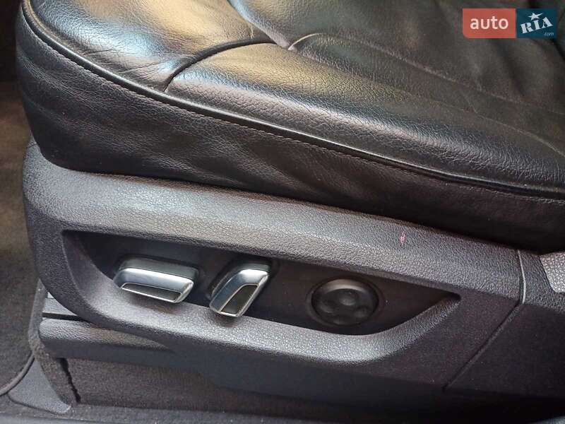 Внедорожник / Кроссовер Audi Q7 2015 в 