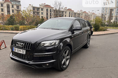 Позашляховик / Кросовер Audi Q7 2013 в 