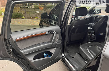 Позашляховик / Кросовер Audi Q7 2013 в 