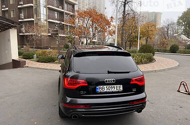 Позашляховик / Кросовер Audi Q7 2013 в 