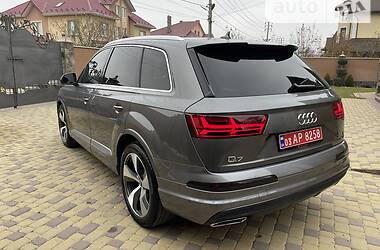 Позашляховик / Кросовер Audi Q7 2015 в Чернівцях