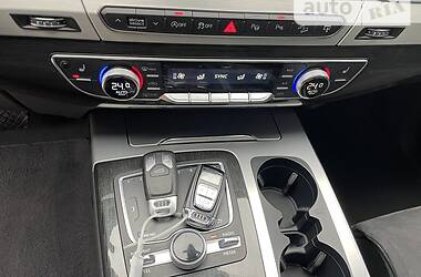 Позашляховик / Кросовер Audi Q7 2015 в Чернівцях