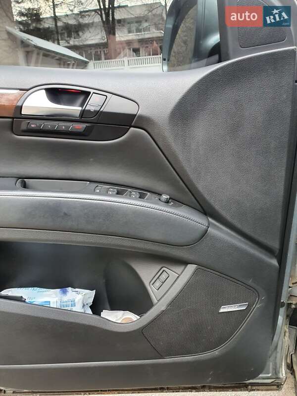 Внедорожник / Кроссовер Audi Q7 2007 в Черновцах