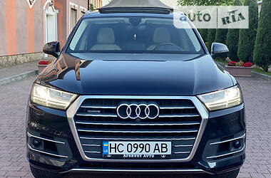 Внедорожник / Кроссовер Audi Q7 2017 в 