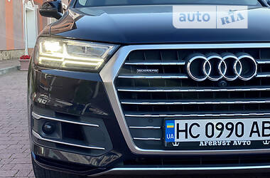 Внедорожник / Кроссовер Audi Q7 2017 в 