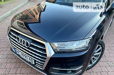 Внедорожник / Кроссовер Audi Q7 2017 в 