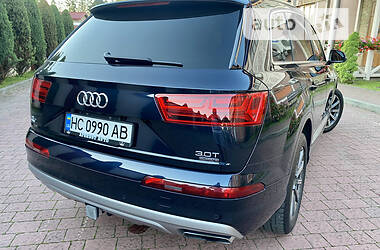 Внедорожник / Кроссовер Audi Q7 2017 в 