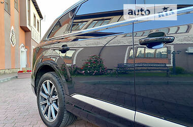 Внедорожник / Кроссовер Audi Q7 2017 в 