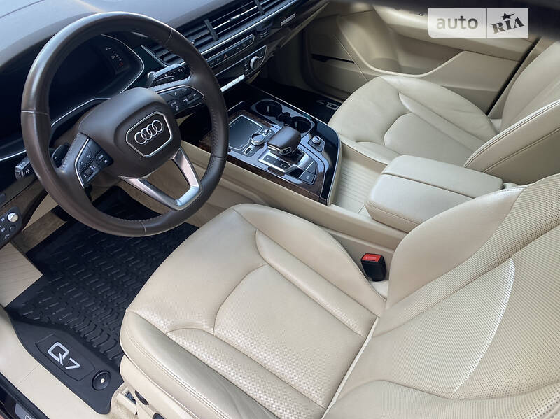 Внедорожник / Кроссовер Audi Q7 2017 в Стрые