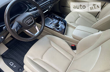 Внедорожник / Кроссовер Audi Q7 2017 в 