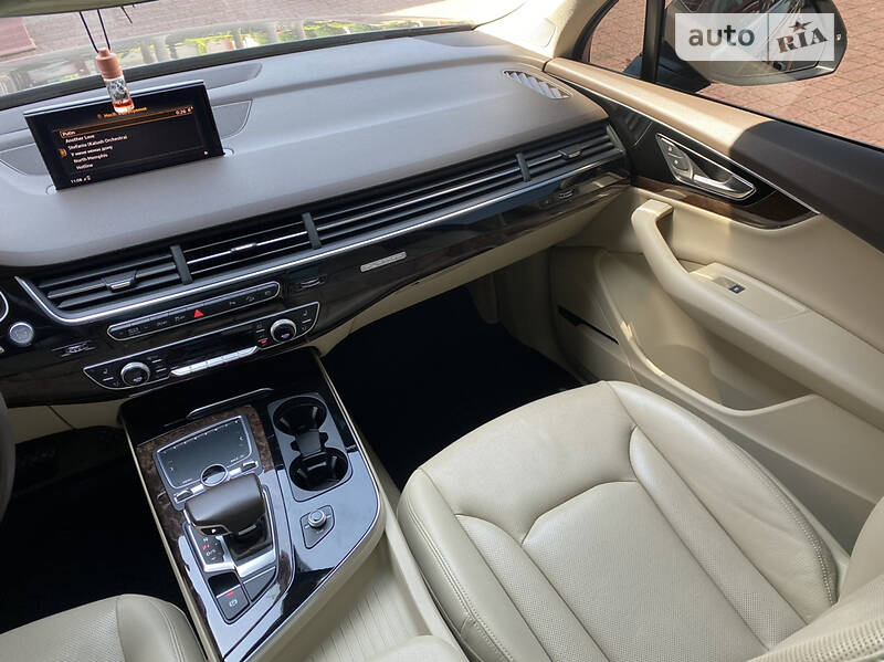 Внедорожник / Кроссовер Audi Q7 2017 в Стрые