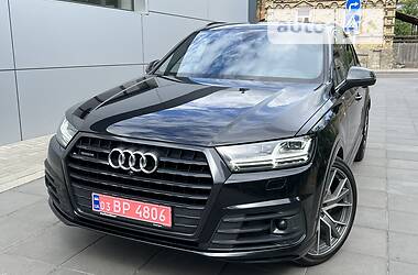 Позашляховик / Кросовер Audi Q7 2017 в 
