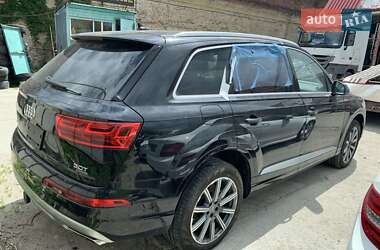 Внедорожник / Кроссовер Audi Q7 2016 в 