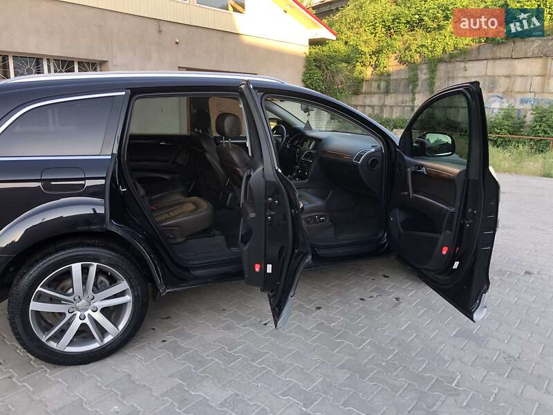 Внедорожник / Кроссовер Audi Q7 2013 в Синельниково