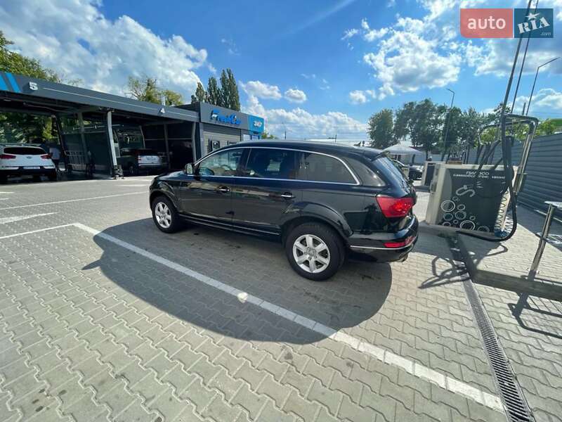 Позашляховик / Кросовер Audi Q7 2012 в Житомирі