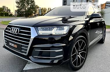 Позашляховик / Кросовер Audi Q7 2017 в 