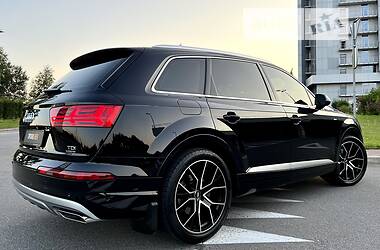Позашляховик / Кросовер Audi Q7 2017 в 
