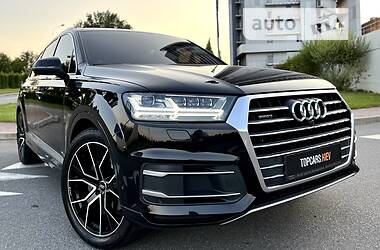 Позашляховик / Кросовер Audi Q7 2017 в 