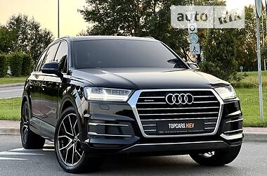 Позашляховик / Кросовер Audi Q7 2017 в 