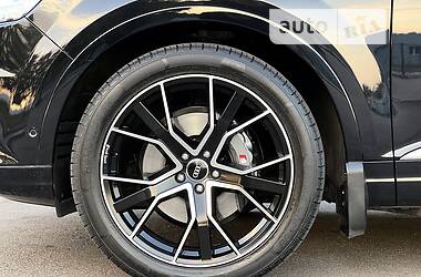Позашляховик / Кросовер Audi Q7 2017 в 
