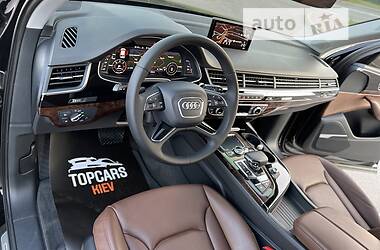 Позашляховик / Кросовер Audi Q7 2017 в 