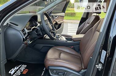 Позашляховик / Кросовер Audi Q7 2017 в 