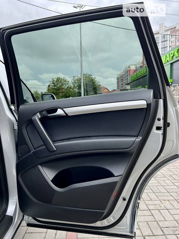 Позашляховик / Кросовер Audi Q7 2013 в Львові