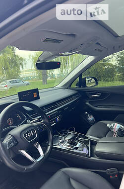 Позашляховик / Кросовер Audi Q7 2016 в 
