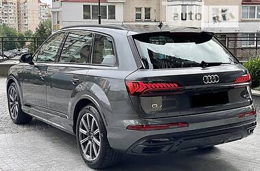 Внедорожник / Кроссовер Audi Q7 2022 в 