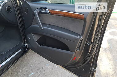 Позашляховик / Кросовер Audi Q7 2009 в 