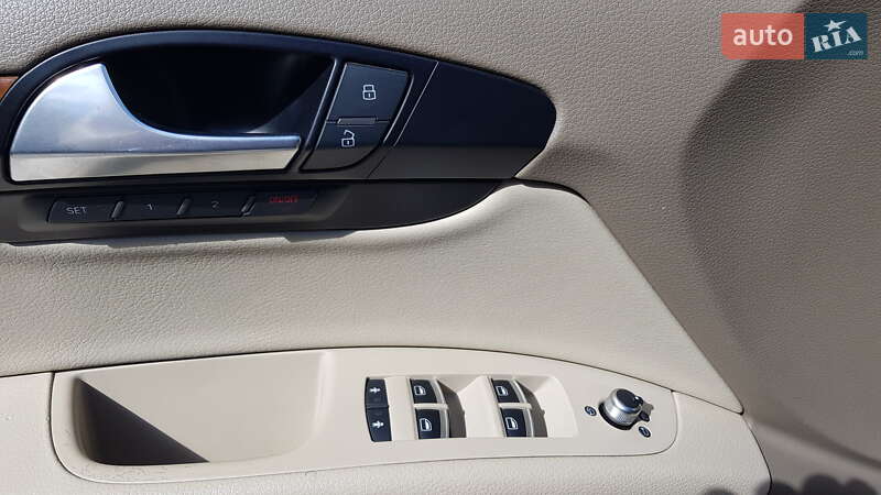 Внедорожник / Кроссовер Audi Q7 2013 в Городке